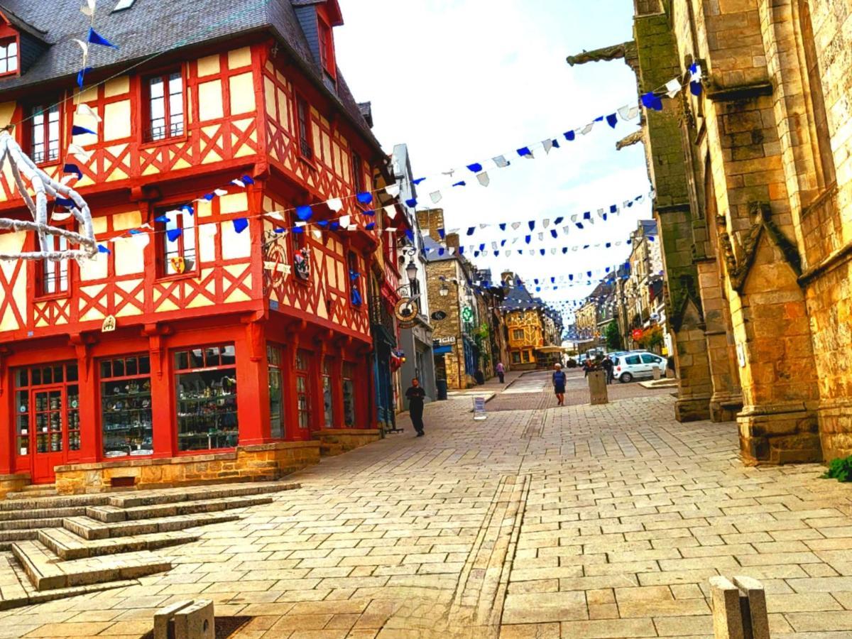 Gite Maisonnette- Et A Cote Coule Une Riviere 若瑟兰 外观 照片